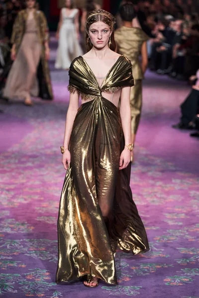 Look 29